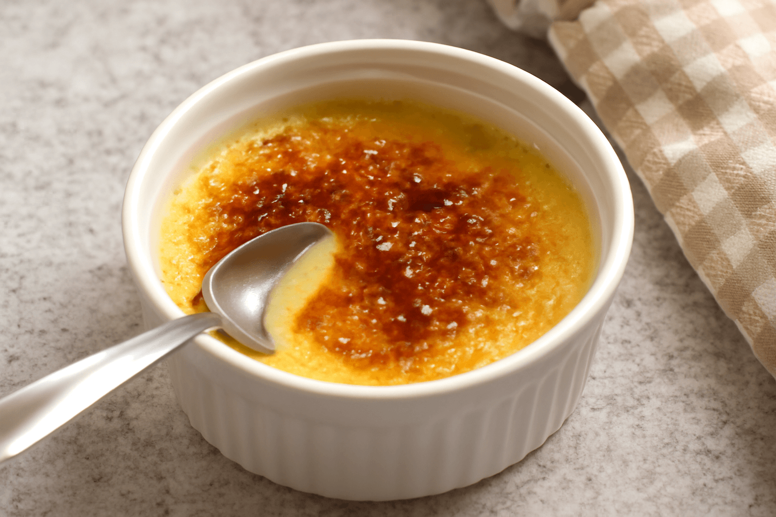 Prancūziškas crème brûlée – kremiškas ir trapus vienu metu