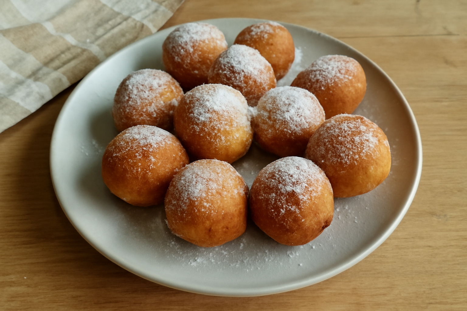 Purios varškės spurgos – traškios išorėje, minkštos viduje