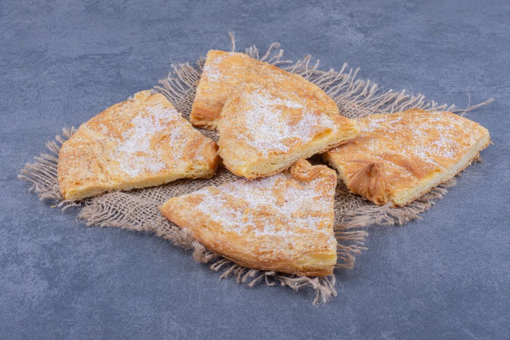 Naminių čeburekų žavesys: nuo paprastos tešlos iki šeimos tradicijų